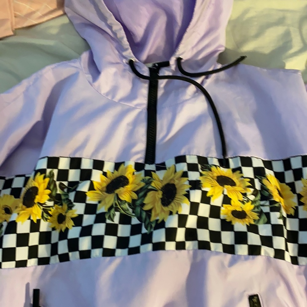 𝙲𝚑𝚎𝚌𝚔𝚎𝚛𝚎𝚍 𝚜𝚞𝚗𝚏𝚕𝚘𝚠𝚎𝚛 𝚓𝚊𝚌𝚔𝚎𝚝